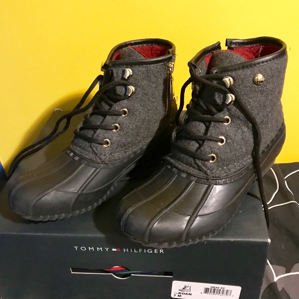 Tommy Hilfiger ROAN Gray & Black Boots